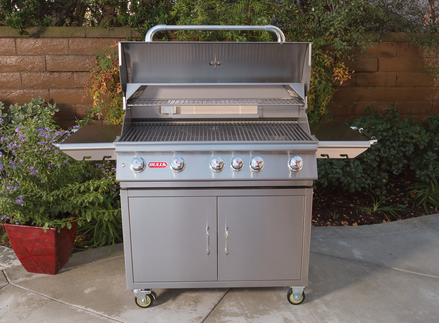 Bull Brahma 38" 5 Burner Freestanding Gas Grill